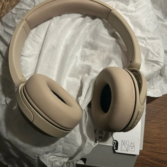 Sony WH-CH520 Over-Ear Headphones - Cream - Picture 2 of 7